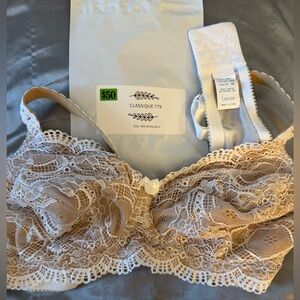 Classique 779 white/skin pocketed Bra -New w/sticker tag on plastic - Size 40B